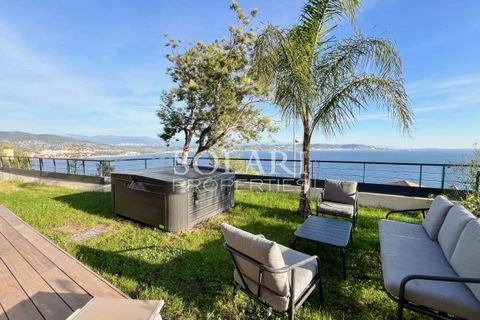 In einer intimen, hochwertigen Residenz befindet sich eine 4-Zimmer-Wohnung mit Terrasse und Whirlpool mit Panoramablick auf das Meer. Die Wohnung besteht aus einem Wohnzimmer mit einer Küche, die auf eine Terrasse mit Meerblick führt, 3 Schlafzimmer...