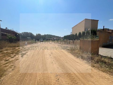 Terreno de 400m2 edificable en Monells. Información del terreno: Se puede edificar unos 220 m2, de los quales en planta baja puede ser como MAXIMO 120 m2, la fachada minima es 16m y la separación de 3 x 3 m, altura maxima 6.50m. Esperamos su visita c...