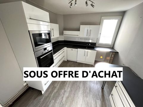 Centre ville de Cholet, Vincent Guinaudeau vous propose ce joli appartement entièrement rénové dans une petite résidence. Il se compose d'une entrée de 9m², une cuisine aménagée et équipée de 10m², un salon/sejour de 24m², 3 chambres de 13m²/10m²/10m...