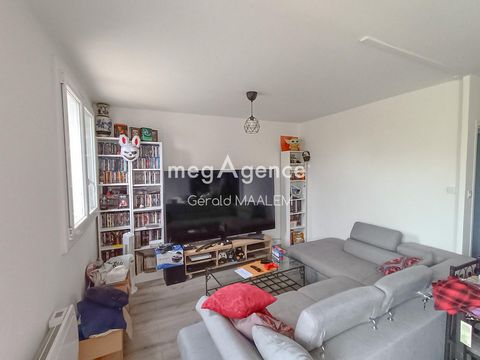 Idéal Investissement locatif, vendu avec bail non meublé Venez découvrir cet appartement situé dans une résidence calme et sécurisée, proches des commerces et de toutes commodités. Il est composé d'un salon/salle à manger, d'une cuisine, de deux gran...