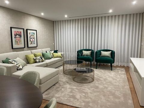 Welcome to luxury on the other side of the Vasco da Gama Bridge. Discover the comfort and elegance of this magnificent three-bedroom apartment, located in the prestigious Pinus Development, known for its contemporary architecture and high-quality fin...