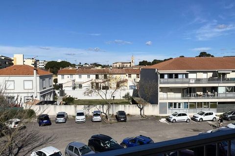 RESIDENZA DI ANFITRITE. Monolocale situato in un residence intorno al Parco Charles de Gaulle, composto da un soggiorno con letto matrimoniale (140x190) che si apre su un balcone, una cucina indipendente, un bagno con cabina doccia e WC. Alloggio mol...