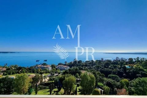 Amanda Properties offers you in a luxury residence with 24/24h guard, swimming pool, a magnificent corner flat of 128 m² completely renovated with quality materials. This property consists of an entrance hall, a living/dining room, a fully equipped k...