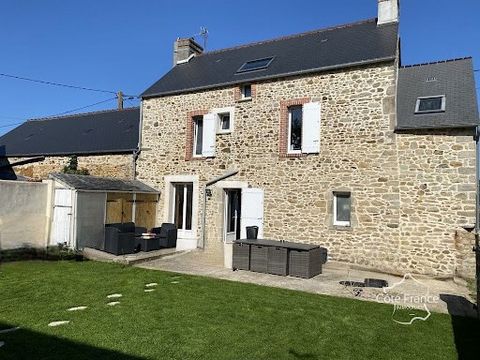 Proche du centre Quettehou à la campagne. A découvrir cette jolie maison en pierre de 105 m2. Elle est composée d'un grand séjour salon de 45 m2, avec cheminées, dont une avec poêle à granules, cuisine aménagée équipée, avec accès à une grande dépend...