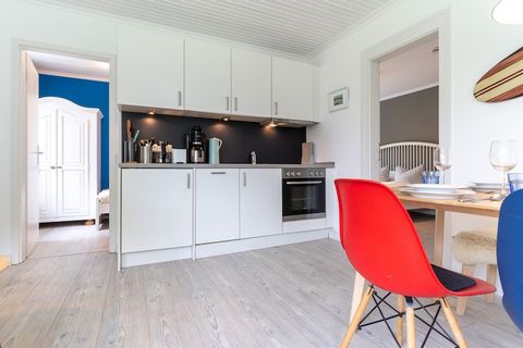 Appartement de vacances joliment meublé avec un grand jardin et idéalement situé directement sur la digue de la mer du Nord - un refuge parfait pour vos vacances reposantes sur la mer du Nord. L'appartement se caractérise par sa luminosité, renforcée...