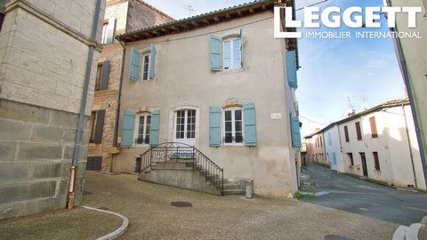 A33539STR47 - Situated in the picturesque village of Monclar d'Agenais, this recently renovated house combines authenticity with modern comforts. With its many assets, it is ideal for a family or as a second home. Information about risks to which thi...