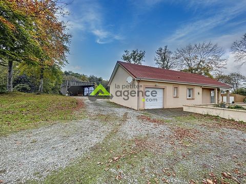 Votre Petite agence Guéret vous propose ce pavillon de aménagé de plain-pied ! En pleine campagne creusoise et à seulement quelques minutes de toutes commodités. Idéal pour une famille, cette jolie maison offre un beau séjour lumineux de 32m2 avec in...