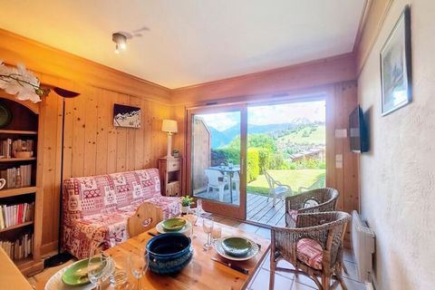 Dieses schÃ¶ne Apartment im Erdgeschoss befindet sich in einer luxuriÃ¶sen Residenz im Chalet-Stil und bietet einen atemberaubenden Blick auf das Mont-Blanc-Gebirge und liegt nur 1 km vom Dorfzentrum von Combloux entfernt. Es bietet Platz fÃ¼r bis zu...