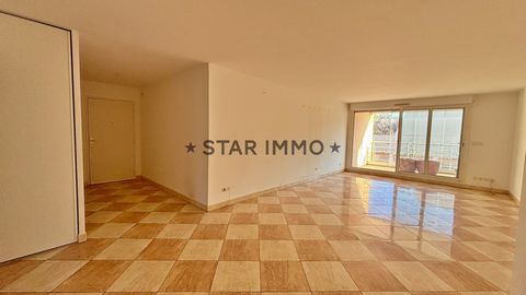 Spacieux appartement de 110 m2 situé à Cavalaire-Sur-Mer, parfait pour une famille. Il se trouve au 2? étage d’une résidence moderne de 2004 avec ascenseur. L’appartement dispose de 3 chambres lumineuses, d’un grand séjour et d’une cuisine séparée. D...