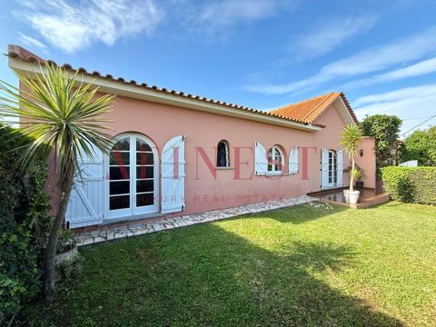 Découvrez cette magnifique villa de plain-pied de 3 chambres construite en 1982, située dans une position privilégiée à Alcabideche, offrant une expérience de vie unique avec une vue imprenable à 360º. De l'enchanteur fleuve Tage à la majestueuse Ser...