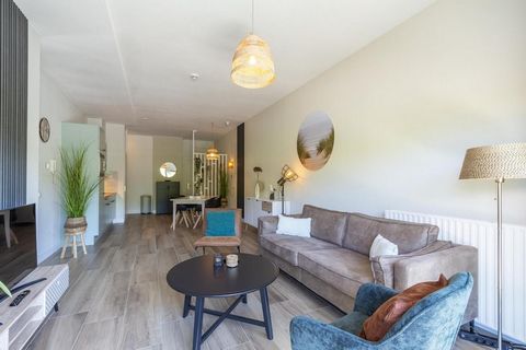 Welkom in uw aantrekkelijke vakantieappartement, perfect gelegen op slechts een paar meter van het strand. Dit mooie en sfeervolle toevluchtsoord biedt plaats aan maximaal 4 gasten en beschikt over een groot hoekbalkon, ideaal om te genieten van de z...