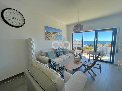 Piso reformado de 2 dormitorios ideal para ingresos por alquiler estando en posesión de una licencia AL vigente. También es ideal para vivir a tiempo completo o una casa de vacaciones. El apartamento con impresionantes vistas al mar está idealmente s...