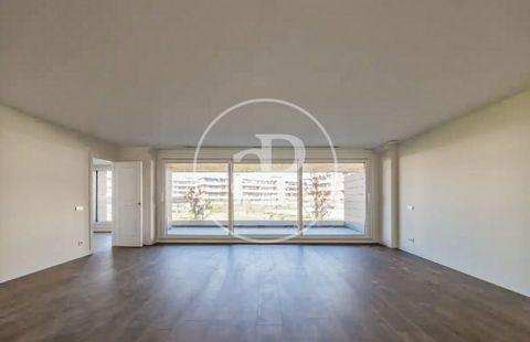 Piso de lujo en la Moraleja Wohnung Neu von 237 m2 mit Terrasse und Ausblicke Im Großraum von La Moraleja, La Moraleja. Die Immobilie hat 4 Zimmer, 3 Bäder, Pool, Fitnessstudio, 2 Parkplätze, Klimaanlage, Einbauschränke, Garten, Heizung, Pförtner und...