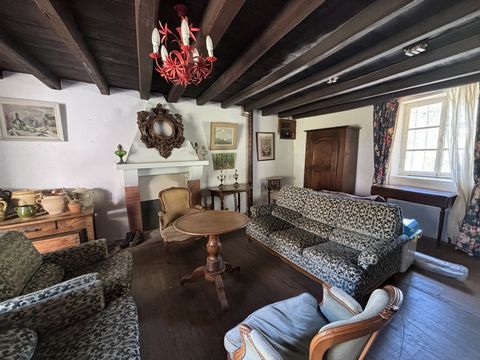 If you want to come and live in the heart of the mountains, in a quiet and friendly place, this property is for you! For sale an authentic house of 175 m2 located in the commune of Les Deux Alpes in the village of Venosc. This property benefits from ...