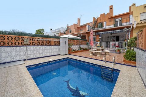 Semi-detached house situated in a quiet residential area, a few steps away from services such as shops, restaurants and schools. This residence is spread over two floors and includes a basement.The ground floor consists of an entrance patio, a hallwa...