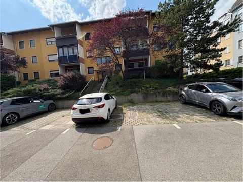 Het appartement dateert uit de late jaren 1980, een stevig gebouwd flatgebouw met een solide constructie, meestal goed onderhouden en goed bewaard gebleven Uitrusting Ingerichte keuken met alle standaard apparatuur Badkamer (1 bad en wastafel) Open r...