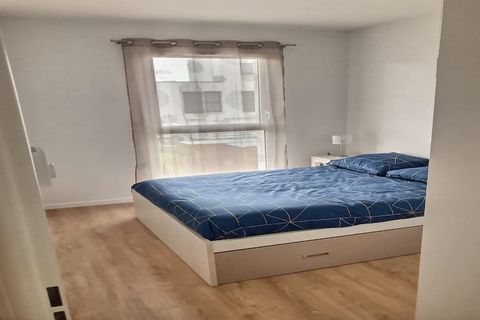 Welcome to Villa Bianca, a modern and spacious holiday home located just 500 meters from the beach in Valras-Plage. Nestled in a recently built, secure residence, this air-conditioned villa offers comfort and convenience for families or groups of up ...