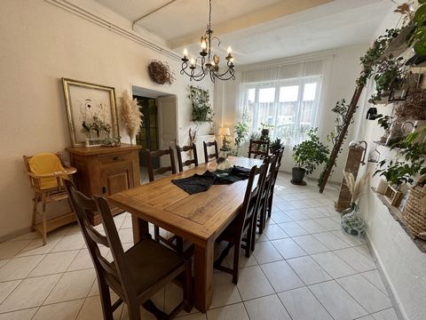 Maison confortable et spacieuse, idéale pour une famille.