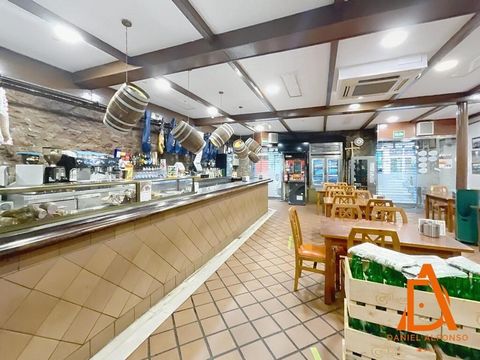Restaurant en activité avec environ 1000 m² construits et 850 m² de parking privé Idéal pour les hôteliers et les investisseurs, prêts à continuer à travailler dès le premier jour Ce restaurant, entièrement opérationnel, a une superficie construite d...