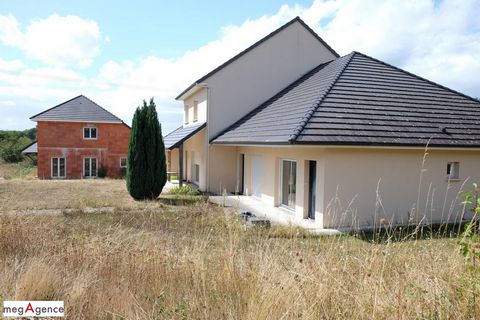 Propriété comprenant troix constructions sur 11 778 m²