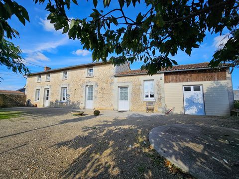 Charmante Maison Ancienne en Pierre avec dépendances