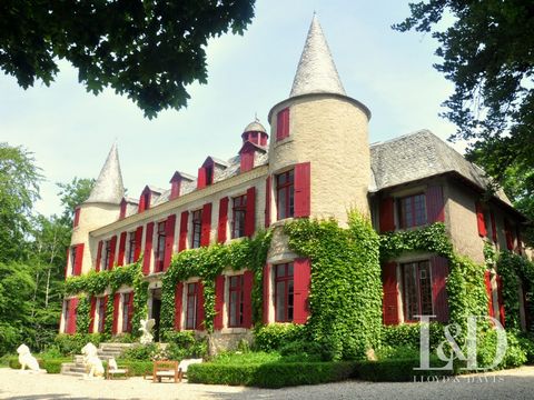 En Exclusivité, nous avons le plaisir de vous inviter au Château du Bousquet, une demeure récemment remaniée et modernisée. Cette dernière se présente sous la forme d'un corps de logis sur deux niveaux, orienté d'est en ouest et de plan rectangulaire...