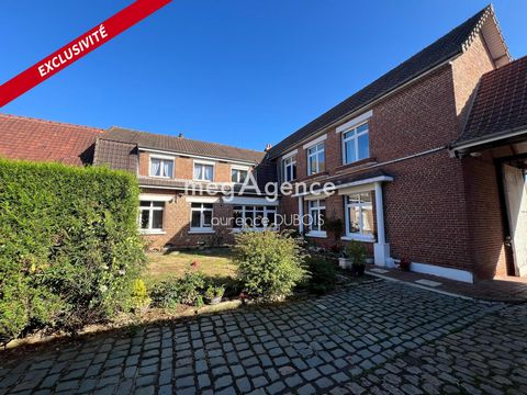 Situé dans un quartier calme dans un village paisible, corps de ferme de 204 m² habitable, le tout bâti sur 3704 m² de terrain. Vous êtes amateur d'authenticité et de grands volumes, celui-ci est pour vous.