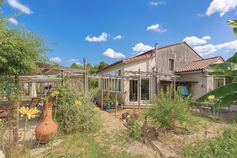 Maison de ville, à deux pas des commerces, avec grand garage et jardin-terrasse