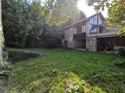 Ancienne grange rénovée en loft avec jardin et dépendance