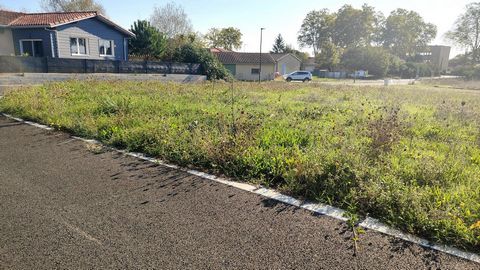 Terrain plat 750 m2 viabilisé libre tout constructeur