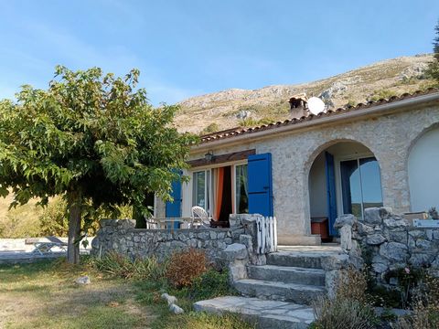 COURSEGOULES, maison dans la nature, piscine