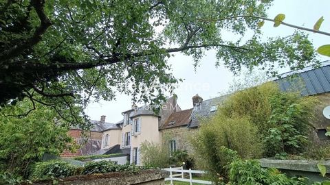 CARROUGES MAISON DE VILLE 220 m² AVEC JARDIN
