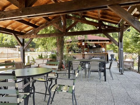 Camping paisible au coeur du village