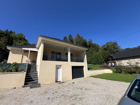 Belle maison de plain-pied à Altillac  Calme, confort et prestations !