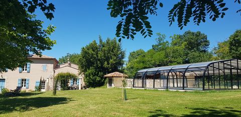 MAISON DE CAMPAGNE SPACIEUSE AVEC PISCINE ET VUES DEGAGEES