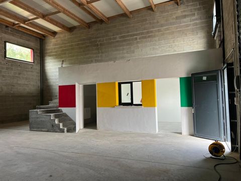 LOCAUX ARTISANAUX DOMPIERRE 300M²