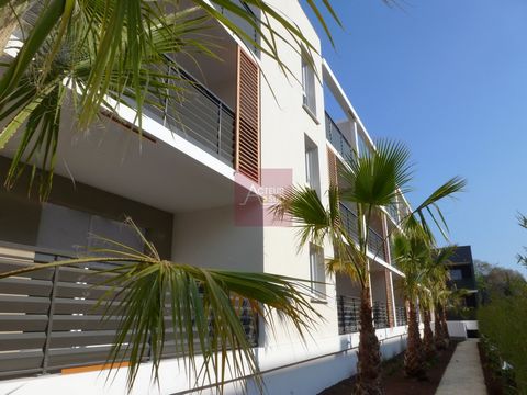VENTE APPARTEMENT 2 PIECES CASTELNAU LE LEZ  Exclusivité! A découvrir rapidement! Situé dans une résidence récente et sécurisée, en dernier étage avec ascenseur, très bel appartement T2 de 40m2 hab., séjour lumineux expo sud-ouest donnant sur une sup...
