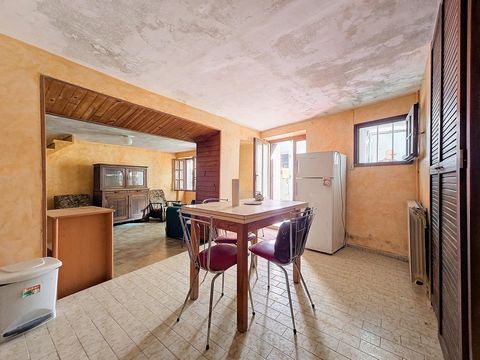 Spacieuse maison de village à rénover avec cour