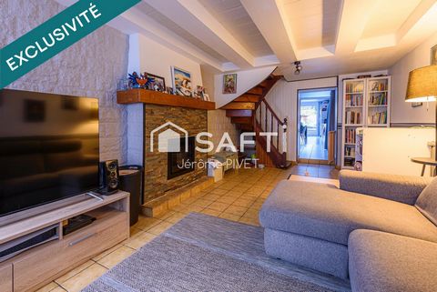 Authenticité et beaucoup de charme pour cette maison coeur de ville.