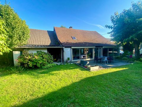 Maison en pierre rénovée avec un esprit loft à Malemort