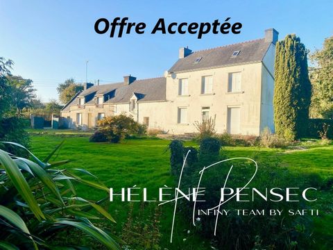 Ensemble immobilier composé de 2 maisons, garage, annexes et jardin de 2 140 m² environ.