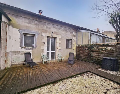 Local commercial 46m² - Jardinet et garage.