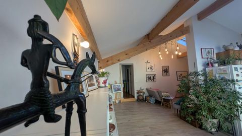 Appartement en rez de jardin avec cour privative