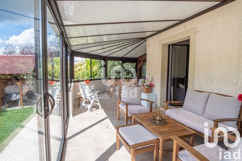 iad France - Claire Hontarede vous propose: Grande maison rare sur le secteur par sa taille (191m² - 6 chambres + 30m² de véranda) et le calme environnant sur une belle parcelle de terrain de 1400m². Maison élevée sur un sous-sol total qui vous surpr...