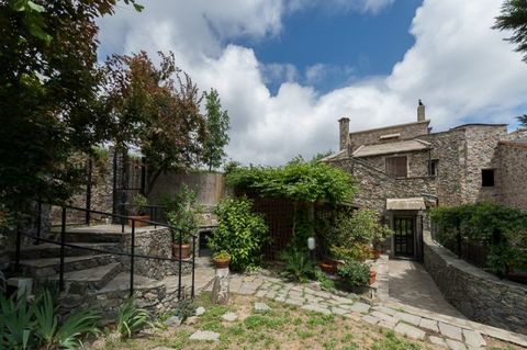 Medieval stone built house, dating back to 1000 a.c. (11th century), beautifully renovated into a characteristic villa. Medieval stone built house, dating back to 1000 a.c. (11th century), beautifully renovated into a characteristic villa. On 2 level...