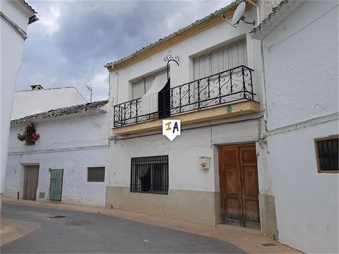 Dit 124 m2 grote herenhuis met 4 slaapkamers is gelegen in het populaire dorp Fuente-Tójar, in de regio Córdoba, Andalusië. Gelegen in een rustige en brede straat, is deze woning de perfecte plek voor diegenen die graag renovaties uitvoeren en nieuwe...