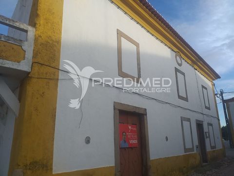 House in Alpalhão in need of remodeling, with 3 floors and 20 divisions. It has 528m2 of construction area. Situated in a very quiet village of the Municipality of Nisa! Investment opportunity! Features: - Balcony