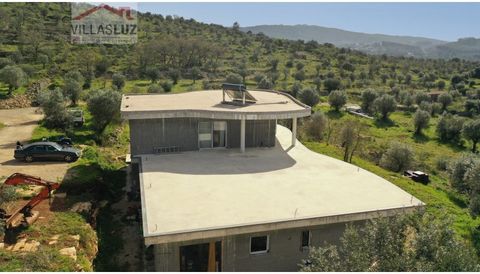 This contemporary 4+1 bedroom, 4-bathroom home offers stunning views over the Central Portugal countryside and will include a swimming pool, set on 3 hectares freehold land. The land is set within an amazing natural landscape and location for the lov...