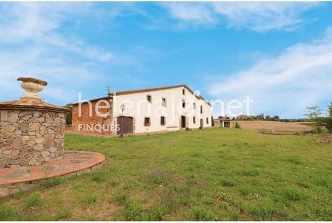 Catalan farmhouse with 7Ha plot of land in Tordera Catalan farmhouse located on a plot of 7 hectares 10 minutes from the center of Tordera.Very well located between Girona and Barcelona, ?? A few minutes from the beach. DISTRIBUTION The estate consis...