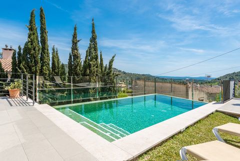 Bienvenido a esta moderna casa con piscina privada en Mancor de la Vall. Ofrece una piscina privada y mucha luz y estilo en el interior. La piscina exterior de agua salada ofrece magníficas vistas sobre la isla. La piscina mide 5 x 4 metros, mientras...